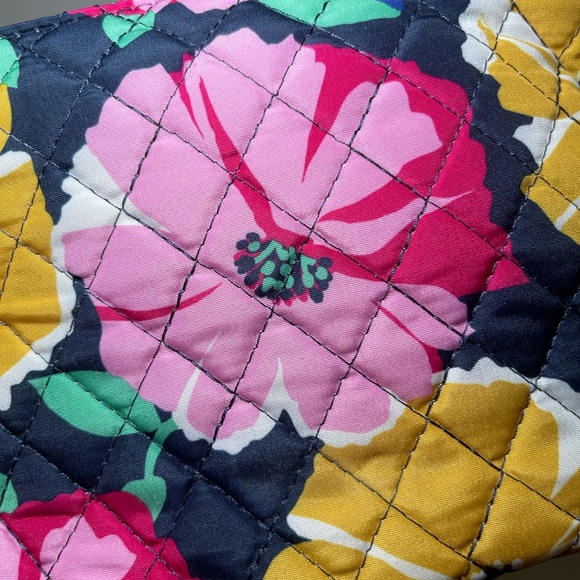 NEW Modella Floral Quilted Women's Travel Bag - Picture 3 of 12